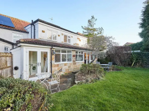 Host Stay Ailsa Cottage