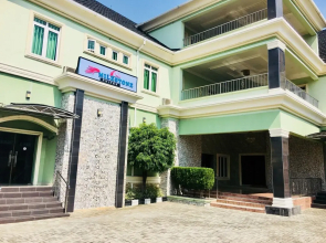 Milestone Hotel Annex