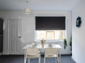 Modern & Contractors & Leisure & Driveway Parking & Garden