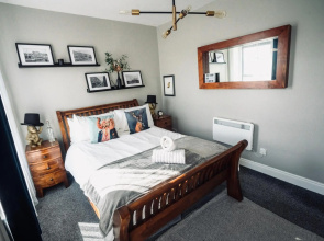 A Stylish 2 Bed Apartment in Cobh Town - Lux Stay