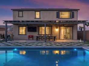 Desert Eden by Avantstay 6BR w/ Ensuite Backyard Oasis w/ Pool & Hot Tub!
