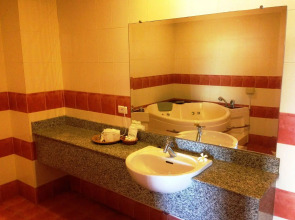 Phuphaya Resort Pattaya