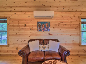 Chic Country Cabin - 10 Mi to Main Street!
