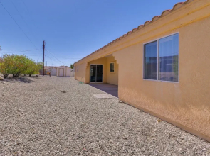 4 Mi to London Bridge: Lake Havasu City Home!