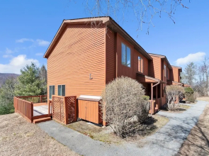 Upper Sleighride 25l - Wrap-around Deck End Unit 3 Bedroom Townhouse by The Summit at Gore Mountain