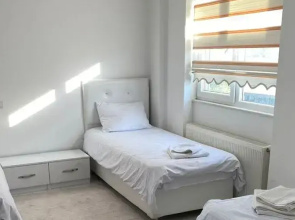 Ismail Yilmaz Apart