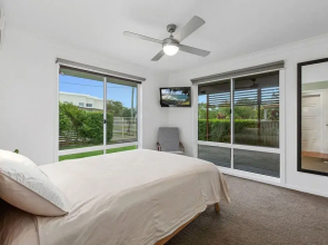 Sea Breeze At Cabarita Beach