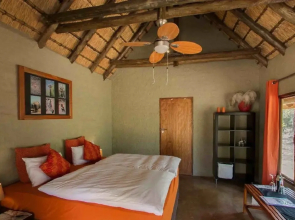 Ama Amanzi Bush Lodge