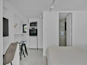 Phaedrus Living: Alkminis Seaview Suites Litore