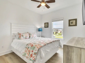 Just Beachy 3 Bedroom Home by RedAwning