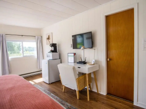 Friars Bay Inn & Cottages