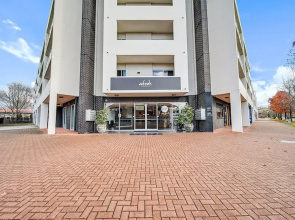 Lakeside 1-bed With A/c, Parking & Balcony