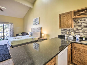 4 Mi to Cherry Grove Beach: Studio w/ Pool!