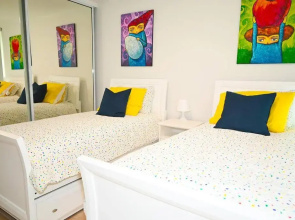 New Remodeled Ocean view, Beach Front Apartment