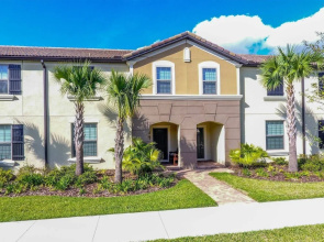 Luxurious Vacation Townhome With Private Pool