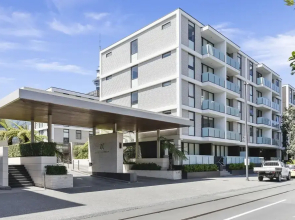 Luxury Living on Waterfront with Large Sunny Deck by Urban Butler