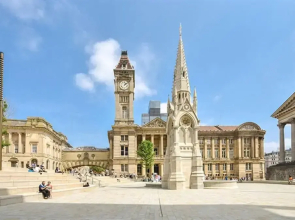 Luxury 2-bedroom Apartment in St Martin s Place BMH