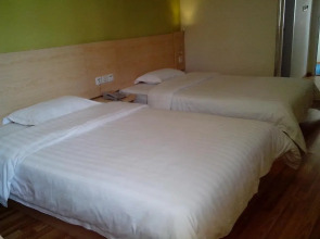 Ji Hotel (Shanghai Hailun Road Metro Station)