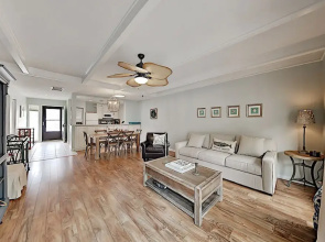 570queen 2 Bedroom Condo