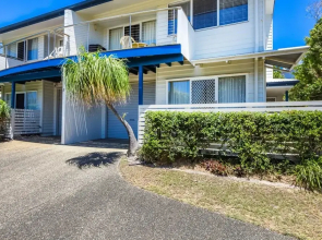 Sunbright 2/5 Petrel Street
