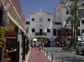 Apartamento 409 marina Real Puerto de la Duquesa playa