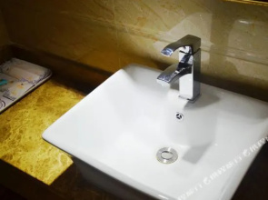 Chengdu Wanhui·Cloud Hotel(成都万汇·云端酒店（青白江家乐福店）)