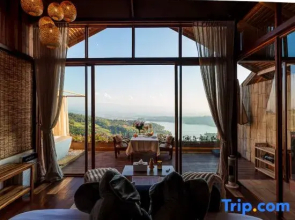 Le Doi Lakeview
