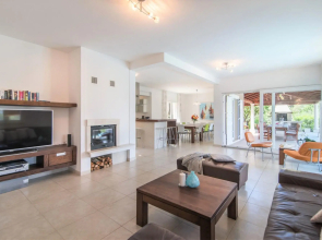 Gumonca in Supetar with 6 bedrooms and 5 bathrooms