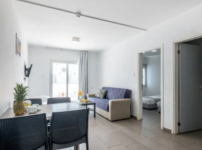 Rio Gardens - Magic 1-bdr Apt w Balcony