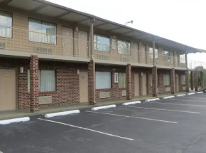Red Roof Inn & Suites Cleveland