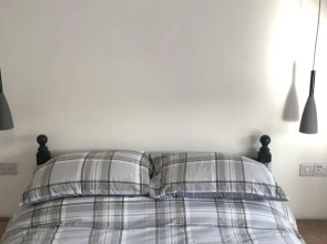 Oole 2 Bed & En-Suites House with Parking Near Beach