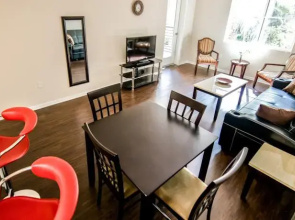 The Hollywood Suzy Apartment