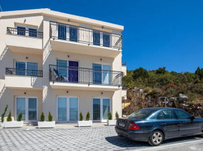 Nice Apartment in Komarna With Wifi and 3 Bedrooms