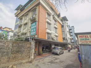 Capital O 28319 Hotel Ganayak