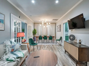 Walk to the Neuse River! New Bern Vacation Rental