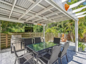 Sarasota Bungalow with Heated Pool and Backyard Oasis