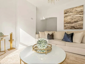 Wisteria Way - From 200 Per Night