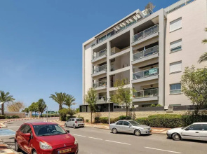 Gugel Waves Seaview 4BR Family Aparts