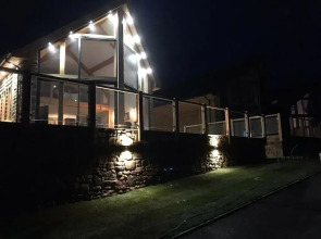 Pendle View Sleeps 8 With Hot Tub