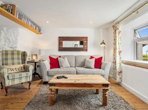 The Cwtch Apartment - Sea Views Walk to Beach