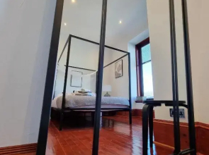 Luxury 2 bedroom city centre apartment with panoramic views and high ceilings