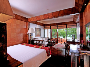 Mom Tri's Villa Royale