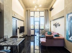 Ventiri Lofts - Luxury Penthouse w Home Cinema