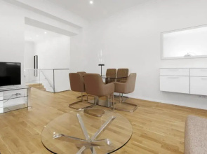 LUXURY Maisonette Duplex 2 floors,2 full bath Mitte City Center