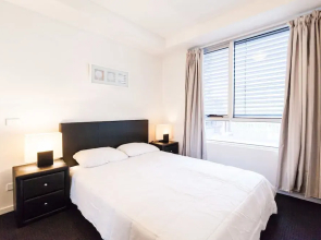 WESLEY, 2BDR Carlton Apartment