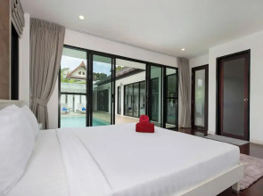 Designer 3BR Villa Silver Pool in Kamala