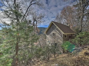 Mountainside Cabin w/ Deck - 16 Miles to Skiing!
