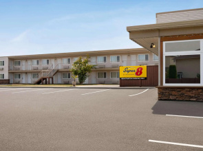 Super 8 by Wyndham Courtenay