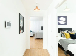 Price & Weeks - Winchester Suite (with Parking)