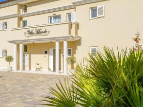 Luxury Apartments Villa Mande
